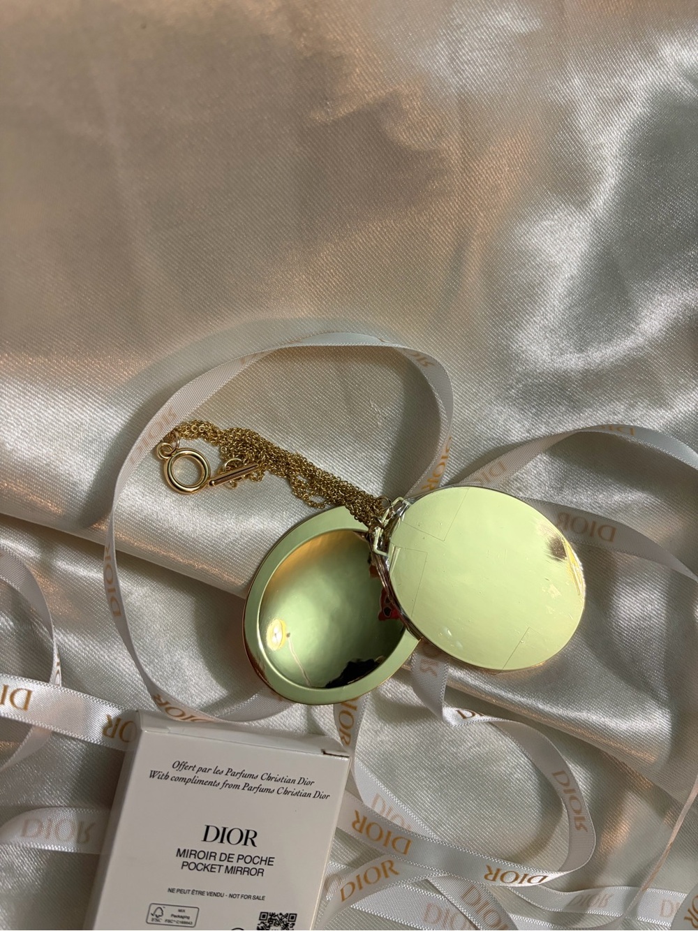 Dior ja'dore gold compact mirror withgold chain - Picture 2 of 6